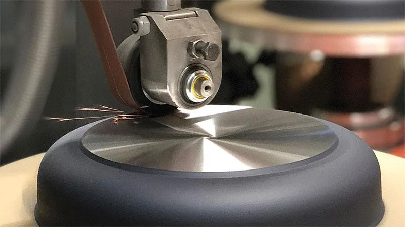 Đáy chảo WOLL Diamond Lite Fry Pans 20cm làm bằng thép chuyên dụng và công nghệ cảm ứng nhiệt mới giúp nồi